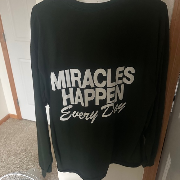 Miracles Happen Every Day T-Shirt - Picture 1 of 2